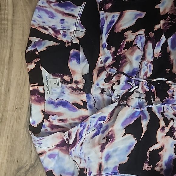 Patterned top drawstring at front - Picture 2 of 3